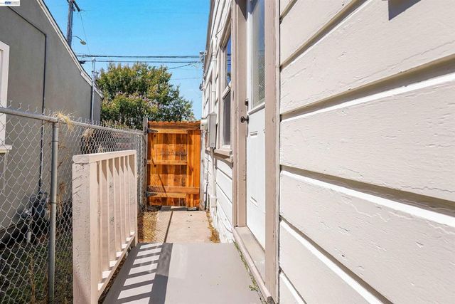 945 62Nd St, Oakland, CA 94608