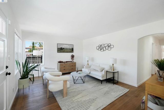 945 62Nd St, Oakland, CA 94608