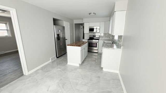 1332 Mackinaw Avenue, Calumet City, IL 60409