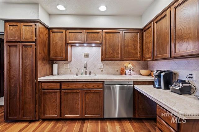 818 Winther Blvd, Nampa, ID 83651