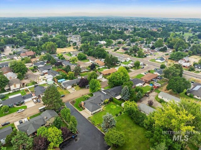 818 Winther Blvd, Nampa, ID 83651