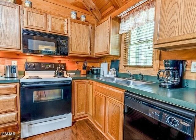 667 Kings Hills Boulevard, Pigeon Forge, TN 37863