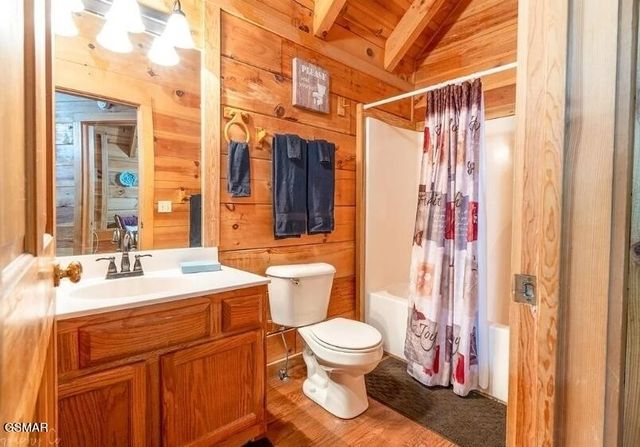 667 Kings Hills Boulevard, Pigeon Forge, TN 37863