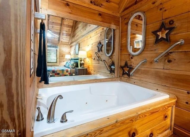 667 Kings Hills Boulevard, Pigeon Forge, TN 37863
