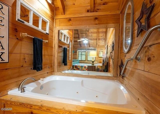 667 Kings Hills Boulevard, Pigeon Forge, TN 37863