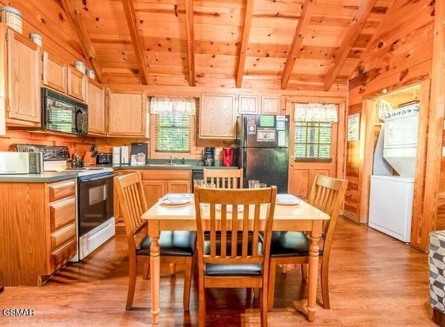 667 Kings Hills Boulevard, Pigeon Forge, TN 37863