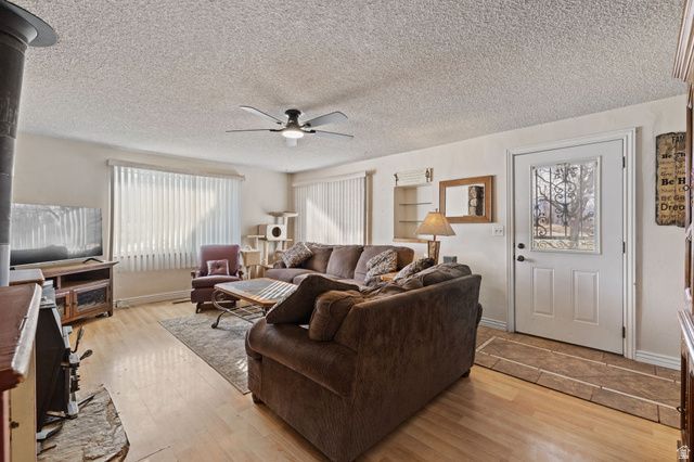 217 N 400 W, Mt Pleasant, UT 84647