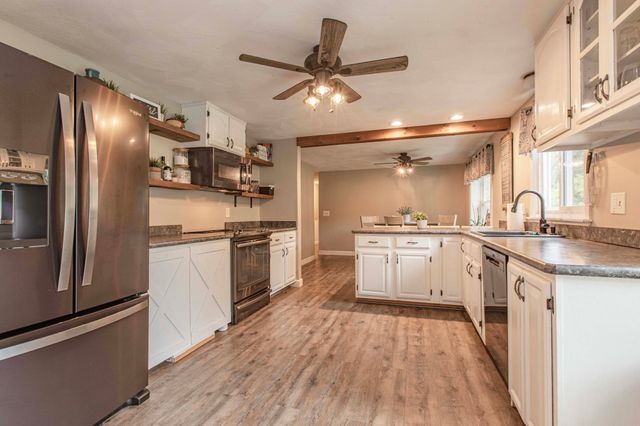 13 Old Powder House Rd, Lakeville, MA 02347