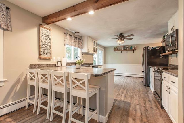 13 Old Powder House Rd, Lakeville, MA 02347