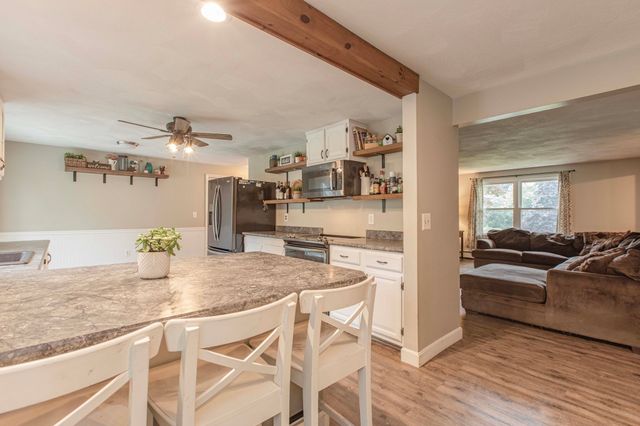 13 Old Powder House Rd, Lakeville, MA 02347