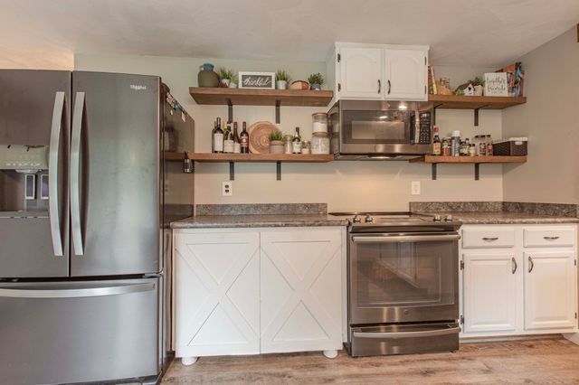 13 Old Powder House Rd, Lakeville, MA 02347