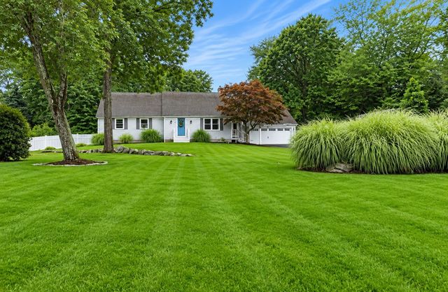 13 Old Powder House Rd, Lakeville, MA 02347