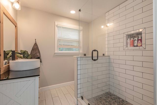13 Old Powder House Rd, Lakeville, MA 02347