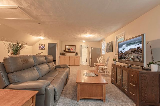 13 Old Powder House Rd, Lakeville, MA 02347