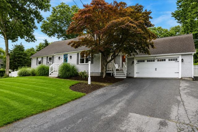 13 Old Powder House Rd, Lakeville, MA 02347