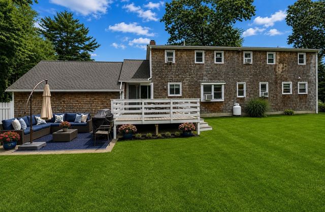 13 Old Powder House Rd, Lakeville, MA 02347