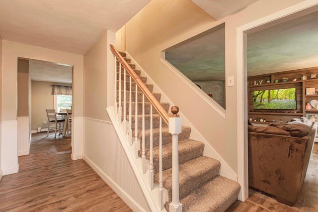 13 Old Powder House Rd, Lakeville, MA 02347