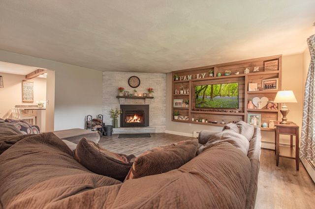 13 Old Powder House Rd, Lakeville, MA 02347