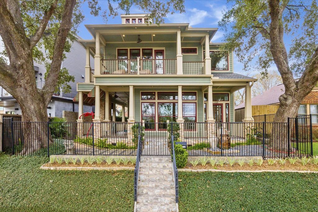 2120 White Oak Drive, Houston, TX 77009