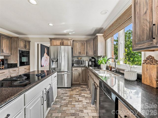 41 Forest Knoll Drive, Weaverville, NC 28787