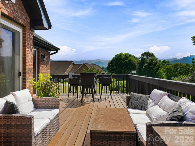 41 Forest Knoll Drive, Weaverville, NC 28787