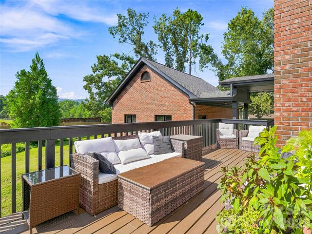 41 Forest Knoll Drive, Weaverville, NC 28787