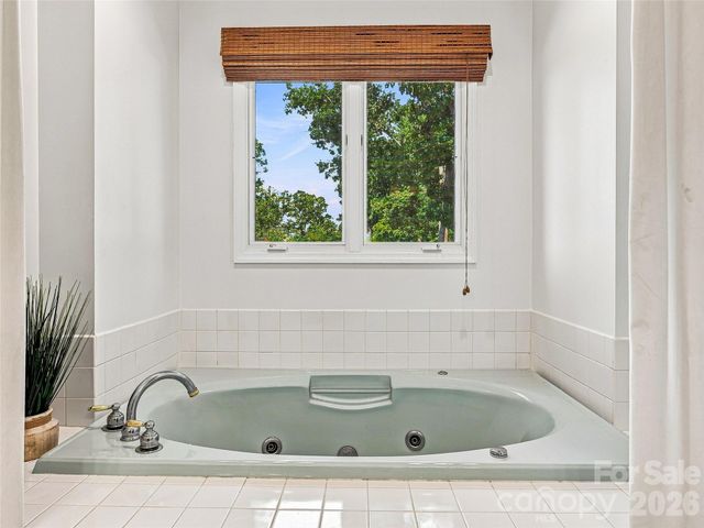 41 Forest Knoll Drive, Weaverville, NC 28787