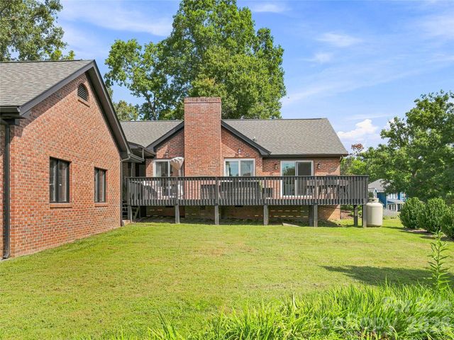 41 Forest Knoll Drive, Weaverville, NC 28787