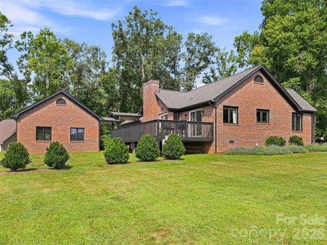 41 Forest Knoll Drive, Weaverville, NC 28787