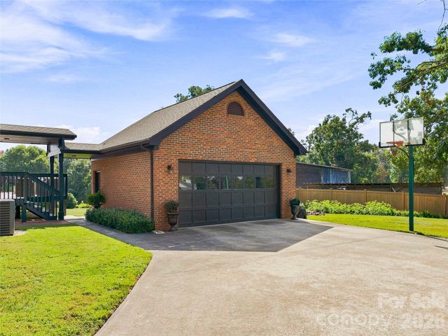 41 Forest Knoll Drive, Weaverville, NC 28787