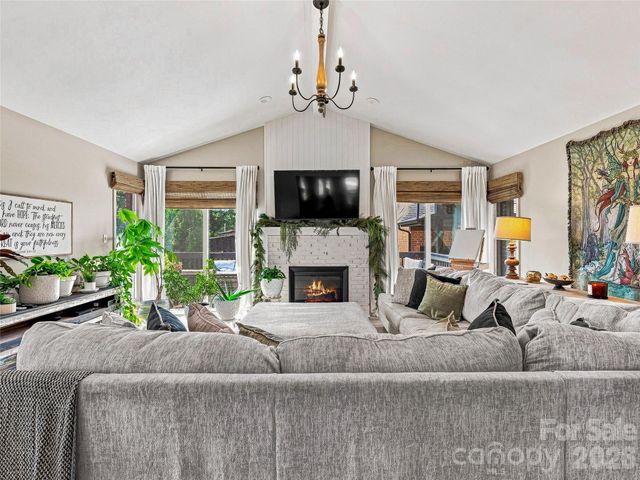 41 Forest Knoll Drive, Weaverville, NC 28787