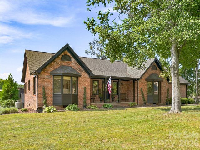 41 Forest Knoll Drive, Weaverville, NC 28787