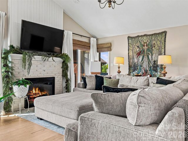 41 Forest Knoll Drive, Weaverville, NC 28787