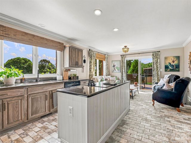 41 Forest Knoll Drive, Weaverville, NC 28787