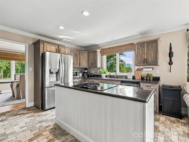41 Forest Knoll Drive, Weaverville, NC 28787