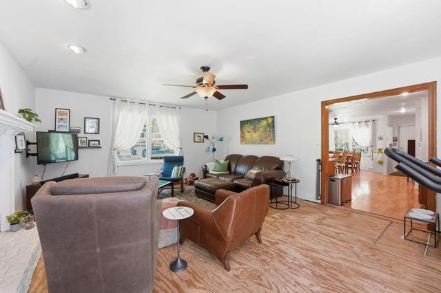 4100 S Coventry Drive, Independence, MO 64055