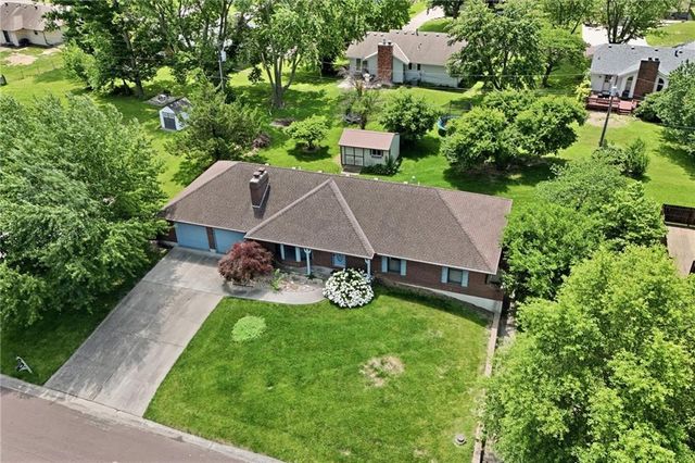 303 W Dauxville Drive, Richmond, MO 64085