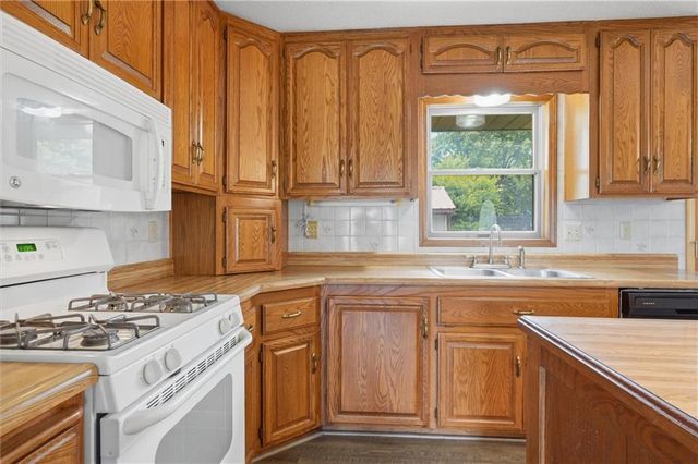 303 W Dauxville Drive, Richmond, MO 64085