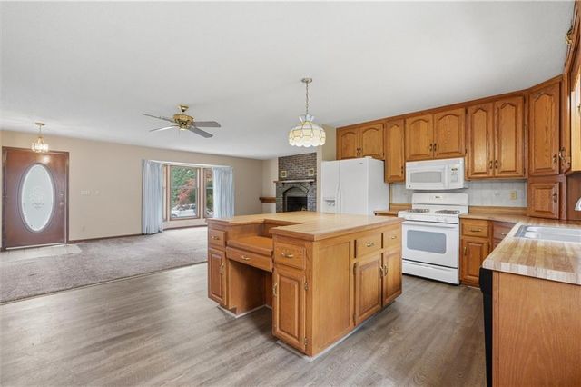 303 W Dauxville Drive, Richmond, MO 64085