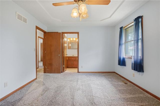 303 W Dauxville Drive, Richmond, MO 64085