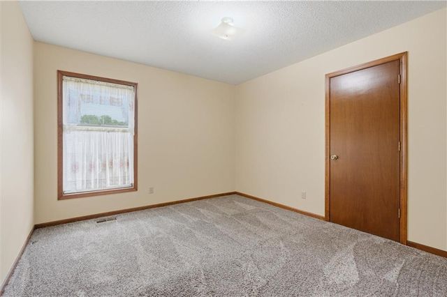 303 W Dauxville Drive, Richmond, MO 64085