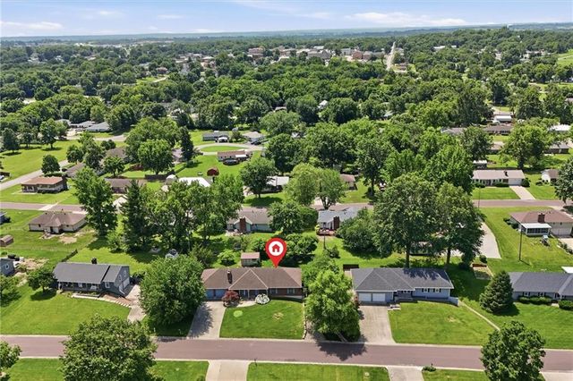303 W Dauxville Drive, Richmond, MO 64085