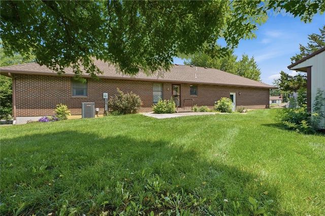 303 W Dauxville Drive, Richmond, MO 64085
