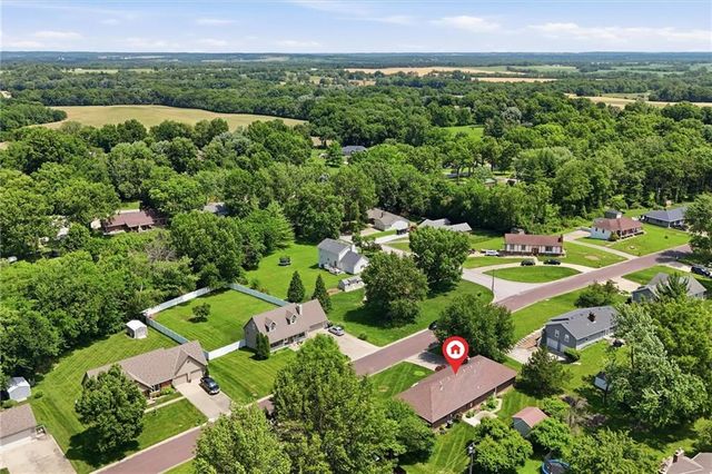 303 W Dauxville Drive, Richmond, MO 64085