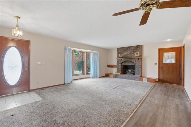 303 W Dauxville Drive, Richmond, MO 64085
