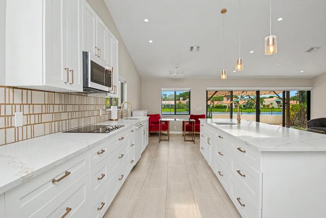 21460 LAGUNA Drive, Boca Raton, FL 33433