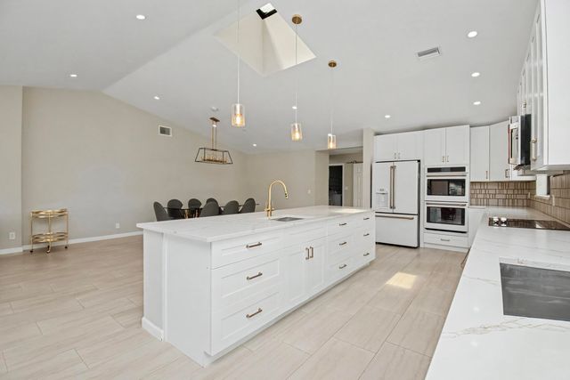 21460 LAGUNA Drive, Boca Raton, FL 33433