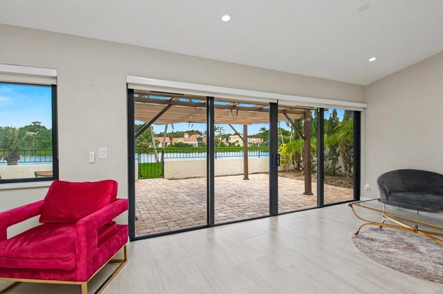 21460 LAGUNA Drive, Boca Raton, FL 33433