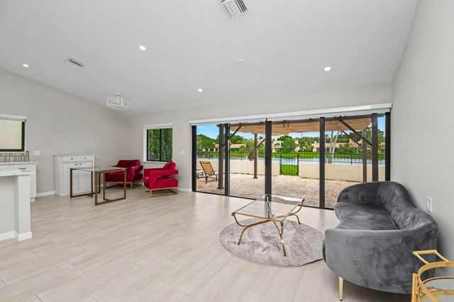 21460 LAGUNA Drive, Boca Raton, FL 33433