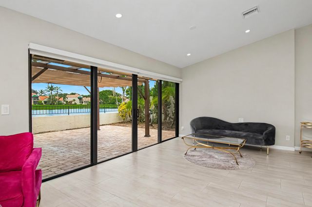 21460 LAGUNA Drive, Boca Raton, FL 33433